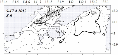 Рис. 25. Поверхностная температура и солёность воды в ЗПВ в апреле.