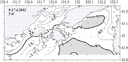Рис. 25. Поверхностная температура и солёность воды в ЗПВ в апреле.